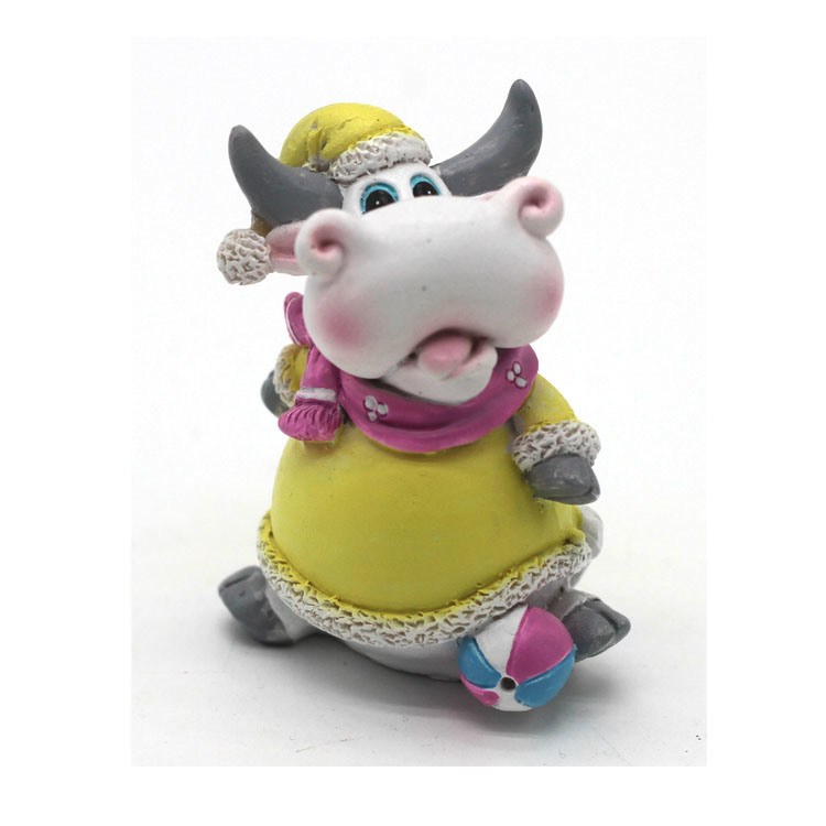 Custom Resin Mini Cattle Figurine Cute Cartoon Animal Statue