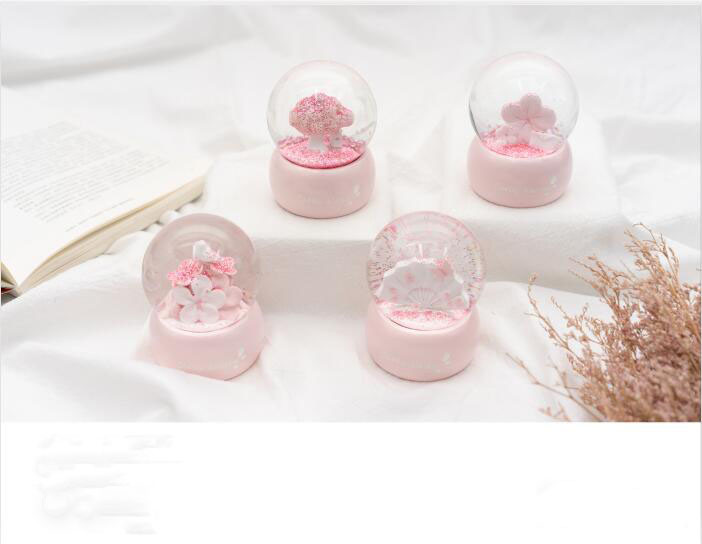 Polyresin Crafts Supplier Wedding Valentine′ S Day Gift Snow Globe Custom Snow Ball