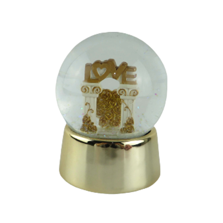 Wholesale Resin Valentine′s Day Wedding Souvenir Gift Love Snow Globe