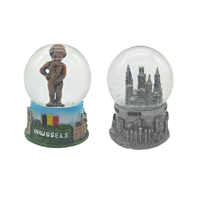 Customized Resin Building Water Globe Country Souvenir Snow Globe