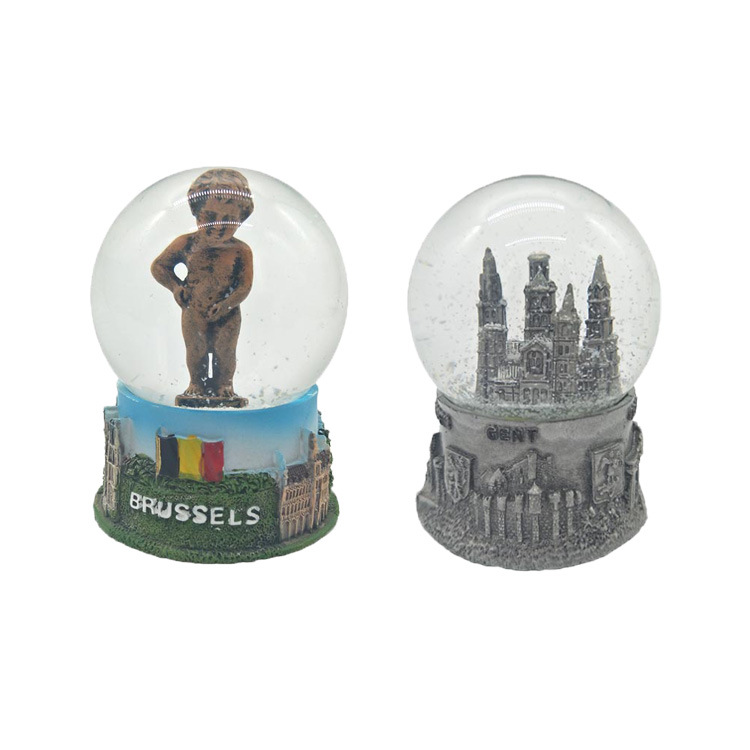 Customized Resin Building Water Globe Country Souvenir Snow Globe