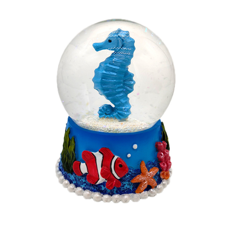 Factory Custom Polyresin Water Globe Souvenir Resin Snow Ball