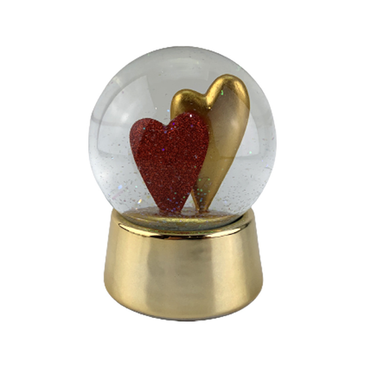 Wholesale Resin Valentine′s Day Wedding Souvenir Gift Love Snow Globe