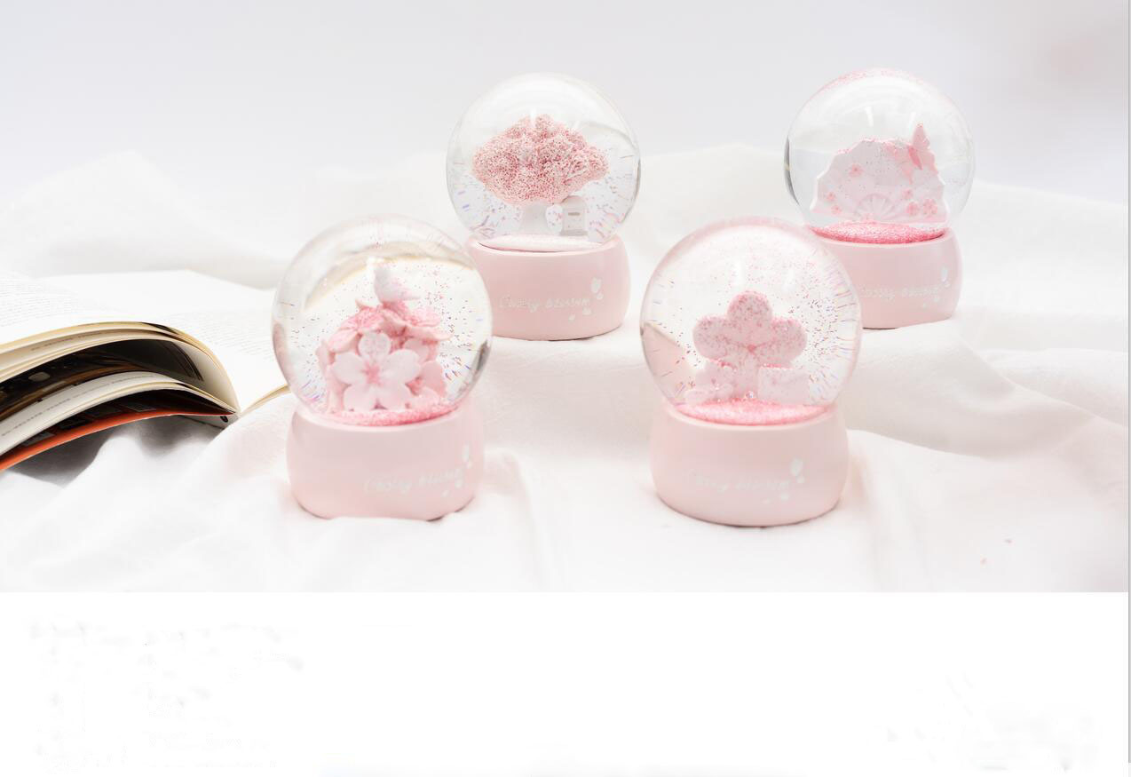 Polyresin Crafts Supplier Wedding Valentine′ S Day Gift Snow Globe Custom Snow Ball