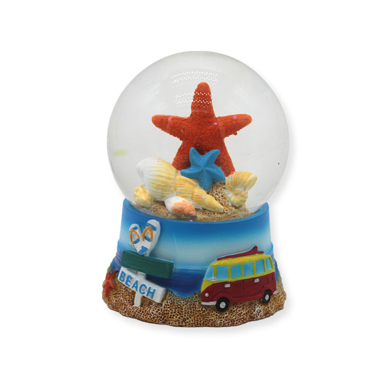 Polyresin Souvenir Gift Glass Snowglobe Customized Resin Snow Globe for Home Decoration