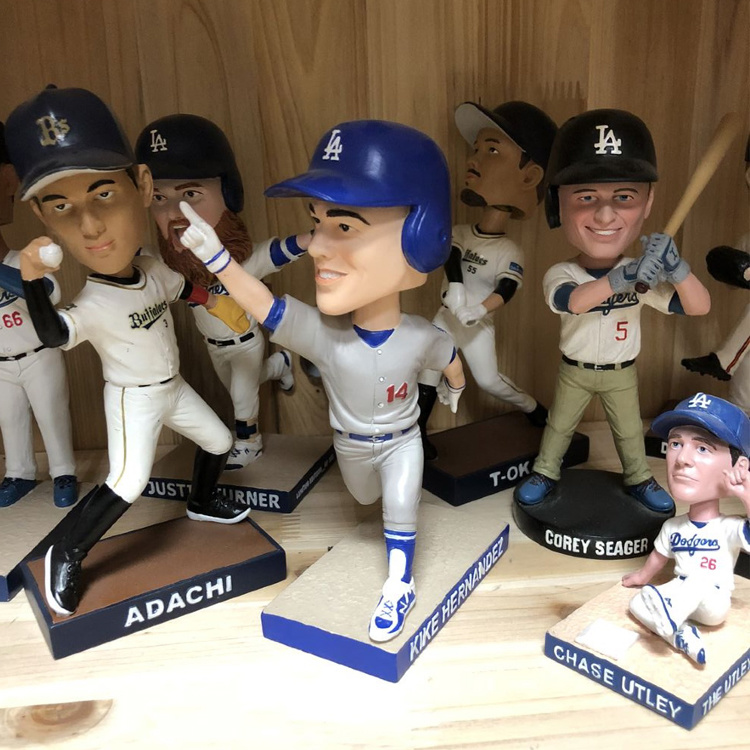 Wholesale Sports Resin Bobblehead Doll Custom Bobble Head Figurine