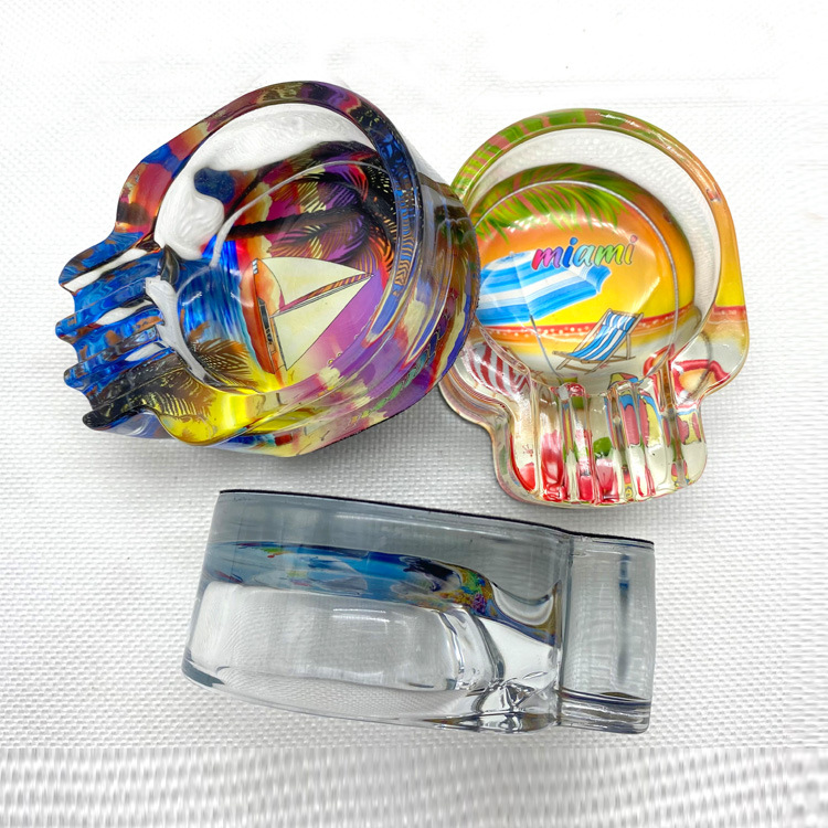 Wholesale Skull Shape Smoking Accessories Glass Ashtray with Custom Logo Glass Ashtray