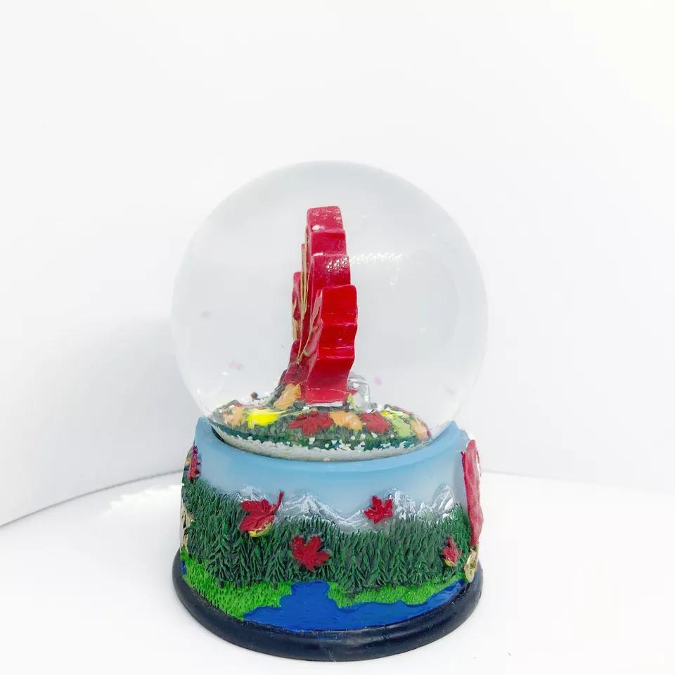 Manufacture Custom Made Resin Canada Souvenir Snow Globe