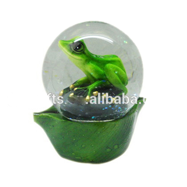 Custom Tourist Souvenir Resin Frog Figurine Polyresin Frog Snow Globe