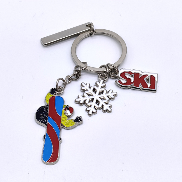 Factory Customized Logo Zinc Alloy Winter Snowboard Skate Snow Mountain Souvenir Ski Keychain