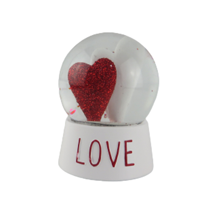 Wholesale Resin Valentine′s Day Wedding Souvenir Gift Love Snow Globe