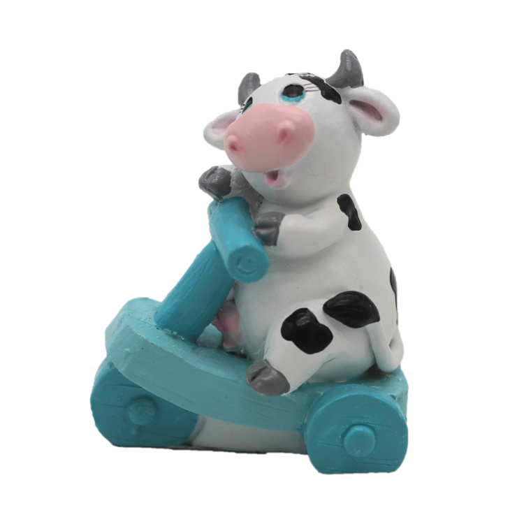 Custom Cartoon Resin Craft Baby Cow Statue Baby Birth Souvenirs