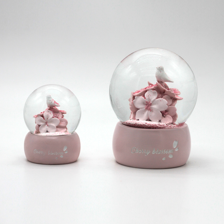 Polyresin Crafts Supplier Wedding Valentine′ S Day Gift Snow Globe Custom Snow Ball